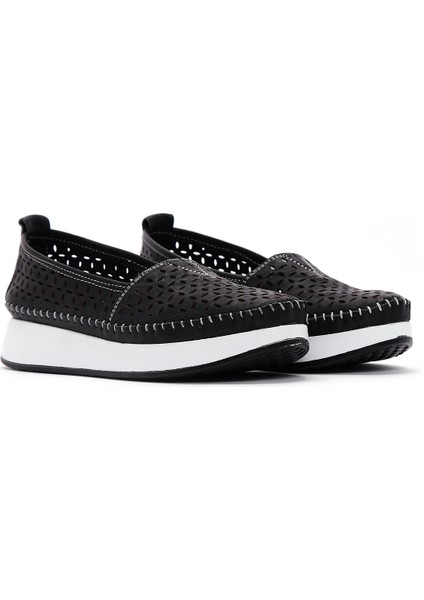 Kadın Siyah Kalın Tabanlı Deri Comfort Loafer 25SFD332418