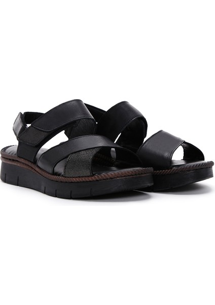 Kadın Siyah Bilekten Bantlı Deri Comfort Sandalet 25SFD320418