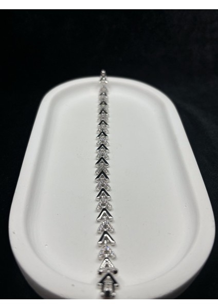 Xupıng Jewelry Gümüş Kaplama Zirkon Taşlı V Desenli Bileklik - Zarif ve Işıltılı Tasarım fırsatları