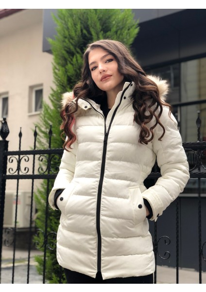 Kadın Yakası Kürklü ,çıkabilir Kapüşonlu Kadın Yasmin Mont