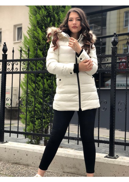 Kadın Yakası Kürklü ,çıkabilir Kapüşonlu Kadın Yasmin Mont indirimleri