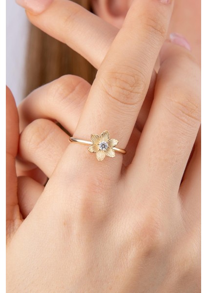 14 Ayar Altın Taşlı Manolya Yüzük