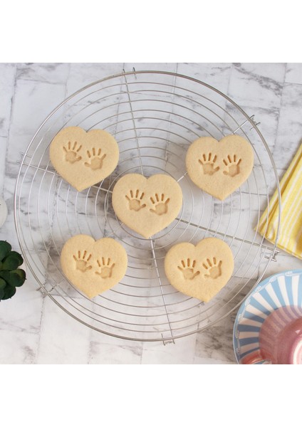 Kalp Içinde El Izi Kurabiye ve Şeker Hamuru Kalıbı fırsatları