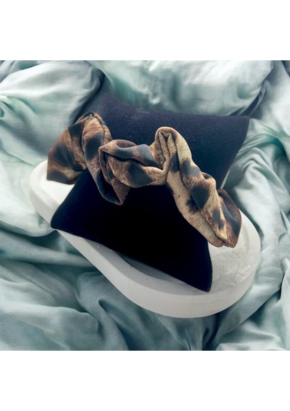 Leopar Desenli Lastik Toka