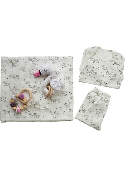 Hoşgeldin Bebek, Yenidoğan Kız Bebek, Amigurumi Kuğu Çıngırak, Penye Battaniye Hediye Seti fiyatları