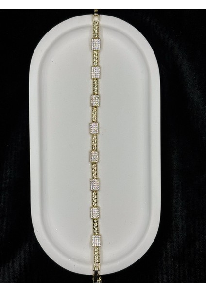 Xupıng Jewelry Altın Kaplama Kare Taşlı Bileklik – Şık ve Işıltılı