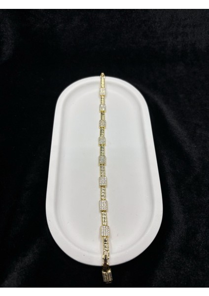 Xupıng Jewelry Altın Kaplama Kare Taşlı Bileklik – Şık ve Işıltılı