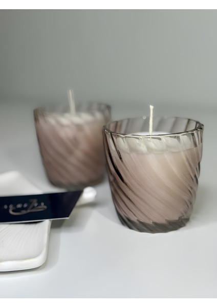 -Tekli Gül Pembe Spiral Desenli Cam Bardaklı Kokulu Mum