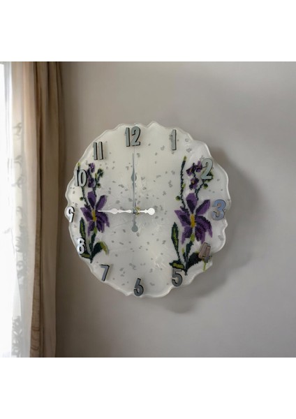 Epoksi Reçine Duvar Saati - Kaneviçe Mor Çiçekli - Çapı : 30 cm
