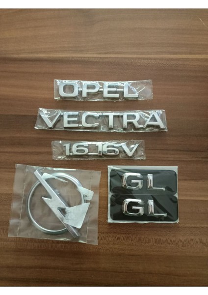 Opel Vectra 1.6_16V Gl Bagaj Yazısı Arka Bagaj Arması Opel Vectra 1.6 16V Gl Yazısı Arka Bagaj Logo