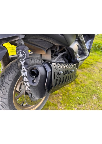Yamaha Xmax 2018-2024 Uyumlu Egzoz Koruma Kapağı Siyah