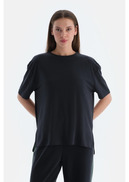 Siyah Kadın Modal Yırtmaç Detaylı Tişört