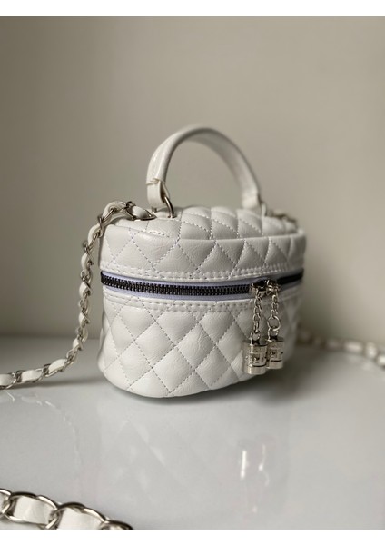 Parlak Mini Kutu Zincir Askılı Fermuar Kapamalı Kadın El ve Omuz Çanta Luna modelleri
