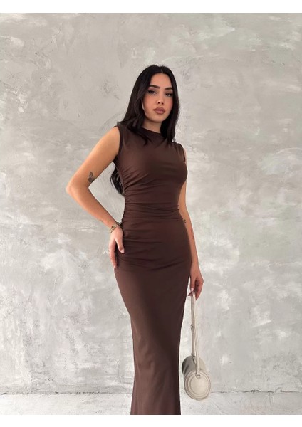 Kolsuz Yırtmaçlı Uzun Maxı Boy Elbise - Kahve
