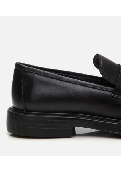 02AYH304700A100 ERKEK Deri Siyah Ultra Hafif Tabanlı Klasik Loafer indirimleri