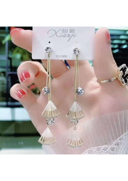 Hengshan Kadınlar Için Moda Mizaç Uzun Püskül Yaz Popüler Küpeler Süper Parlak Üst Düzey Hafif Lüks Küpeler (Yurt Dışından)