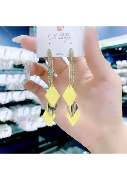 Hengshan Kadınlar Için Moda Mizaç Uzun Püskül Yaz Popüler Küpeler Süper Parlak Üst Düzey Hafif Lüks Küpeler (Yurt Dışından)