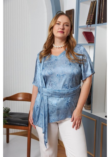 Kemer Aksesuarlı Büyük Beden Bluz Mavi