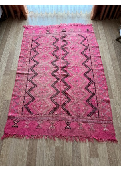130 x 188 cm El Dokuma Pembe Türk Kilimi, Vintage Anadolu Yün Kilim, Benzersiz Çiçek Deseni, Yumuşak Pastel Renkler