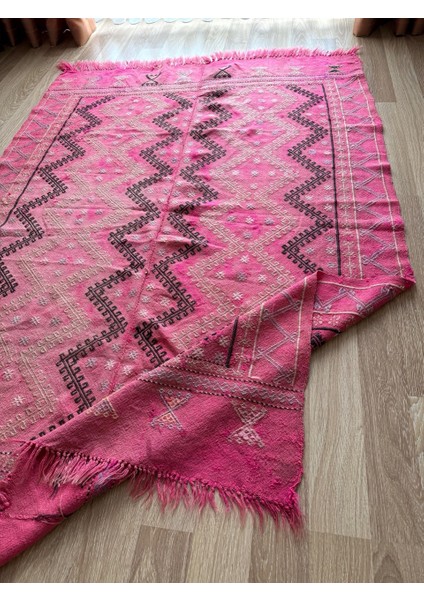 130 x 188 cm El Dokuma Pembe Türk Kilimi, Vintage Anadolu Yün Kilim, Benzersiz Çiçek Deseni, Yumuşak Pastel Renkler