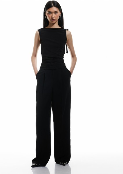 Drapeli Fiyonk Bağlama Detaylı Düz Yaka Kolsuz Body fiyatları