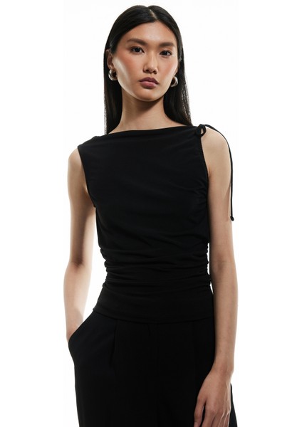 Drapeli Fiyonk Bağlama Detaylı Düz Yaka Kolsuz Body modelleri