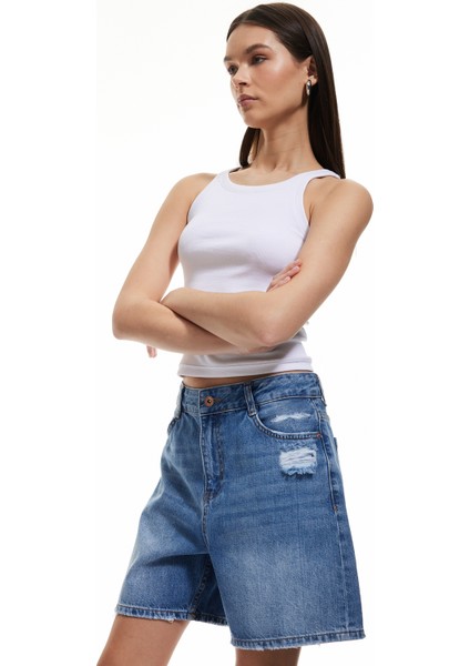 Pamuklu Relax Fit Düğmeli Cepli Denim Şort