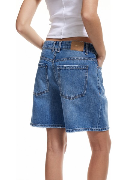Pamuklu Relax Fit Düğmeli Cepli Denim Şort