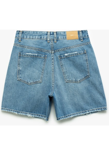 Pamuklu Relax Fit Düğmeli Cepli Denim Şort