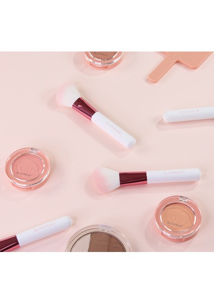Magic Company & Co Yumuşak Uçlu Kontör Fırçası - Contour Brush BC fırsatları