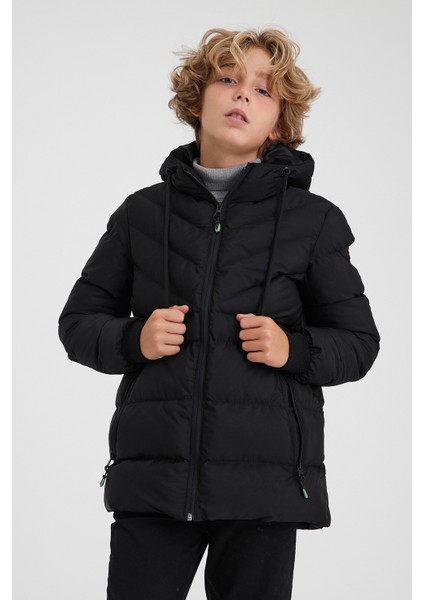 Siyah Erkek Çocuk Su ve Rüzgar Geçirmez Içi Kalın Kürklü Yıkanılabilir Mont & Kaban