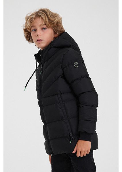 Siyah Erkek Çocuk Su ve Rüzgar Geçirmez Içi Kalın Kürklü Yıkanılabilir Mont & Kaban fiyatları