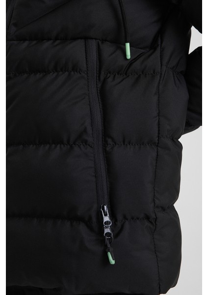 Siyah Erkek Çocuk Su ve Rüzgar Geçirmez Içi Kalın Kürklü Yıkanılabilir Mont & Kaban modelleri