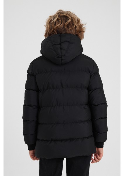 Siyah Erkek Çocuk Su ve Rüzgar Geçirmez Içi Kalın Kürklü Yıkanılabilir Mont & Kaban