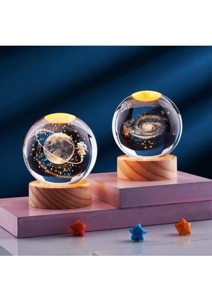 Dünyayı Dolaşan Gezgin Kız & Toz Bulutu 2'li Set Kristal Cam Kar Küresi – Usb’li Doğal Ahşap Tabanlı 3D Özel Lazer Işleme LED Dekoratif Lamba, Sürpriz Şık Zarif Top Biblo Konsept Hediyelik Eşya