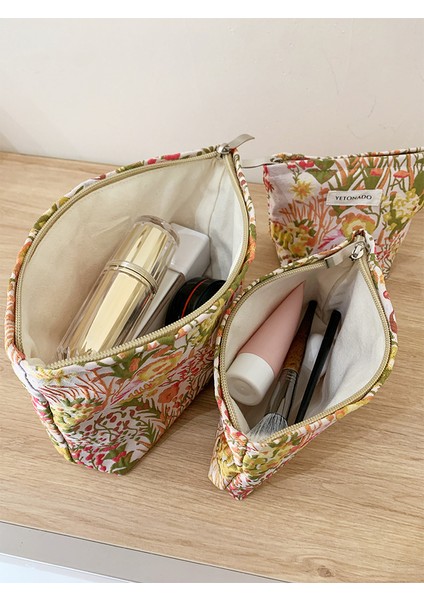 Büyük Kapasiteli Saklama Çantasına Sahip Üç Parçalı Kabartmalı Kozmetik Çantası (Yurt Dışından) fırsatları