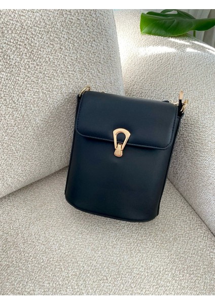 Kadın Siyah Renk Gold Toka Detaylı Ayarlanabilir Askılı Omuz Çanta modelleri