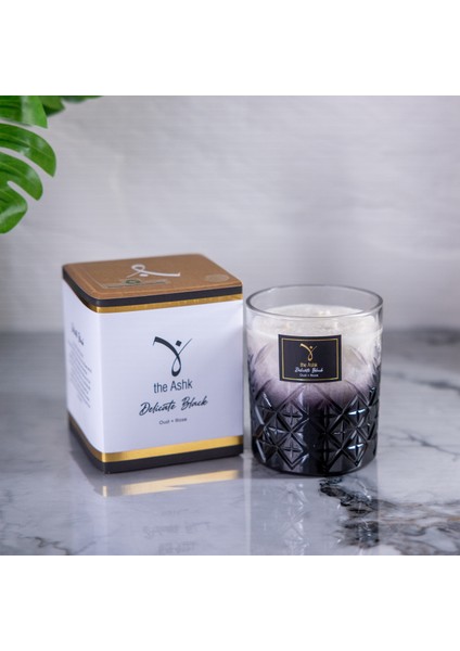 Delicate Serisi Black Mum - 300GR Oud ve Gül Kokulu Organik El Yapımı Dekoratif Cam Mum fırsatları