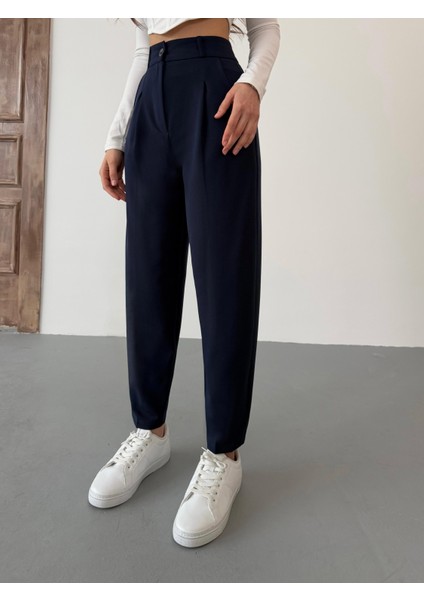 Kadın Yüksek Bel Havuç Kesim Pensli Kumaş Pantolon