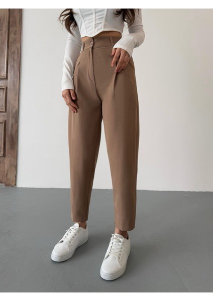 Kadın Yüksek Bel Havuç Kesim Pensli Kumaş Pantolon