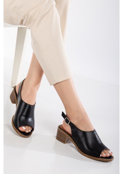Kadın Deri Toka Detaylı Bilekten Bağlı Sandalet - Siyah