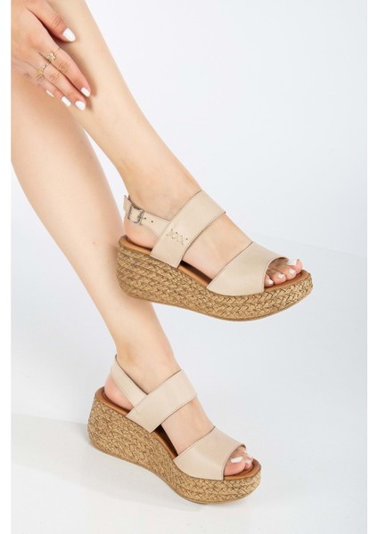 Kadın Deri Bantlı Dolgu Topuk Sandalet - Bej