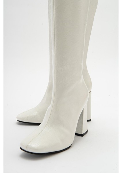 DOLVEN Beyaz Rugan Fermuarlı Kadın Çizme