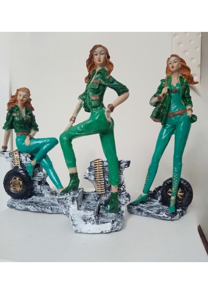 Canlı Renklere Sahip Savaşçı Kadın Büyük Boy Biblo