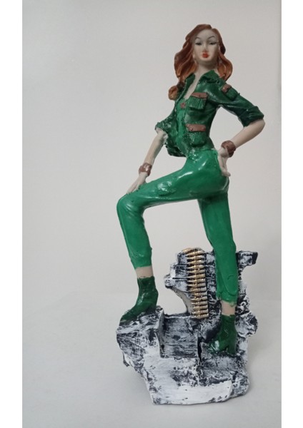 Canlı Renklere Sahip Savaşçı Kadın Büyük Boy Biblo modelleri