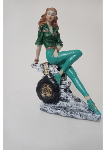 Canlı Renklere Sahip Savaşçı Kadın Büyük Boy Biblo fırsatları