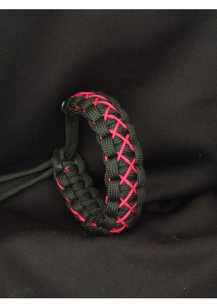 Paracord Pembe Çapraz Işlemeli Bileklik