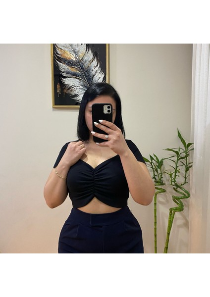 Büzgü Detaylı Şık Beyaz Crop fiyatları