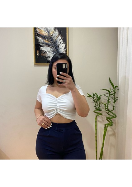 Büzgü Detaylı Şık Beyaz Crop modelleri
