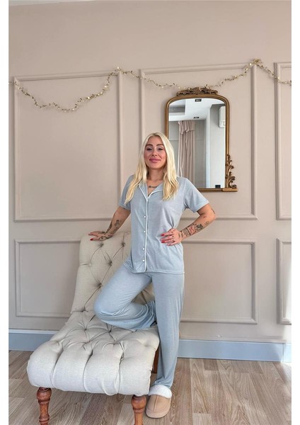 Gri Sofistic Önden Düğmeli Kısa Kol Kadın Pijama Takımı indirimleri
